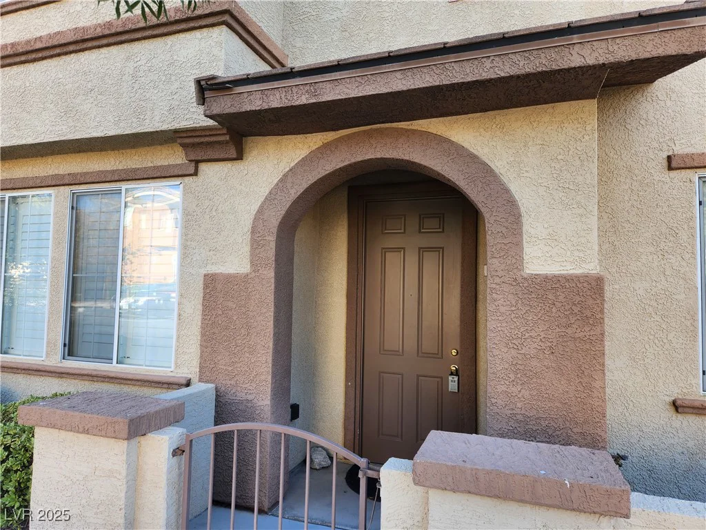 10231 Deerfield Beach, Las Vegas, NV 89129