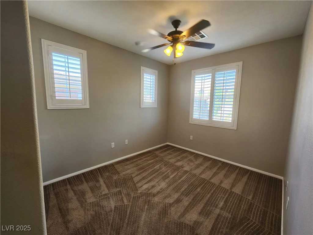 10231 Deerfield Beach, Las Vegas, NV 89129