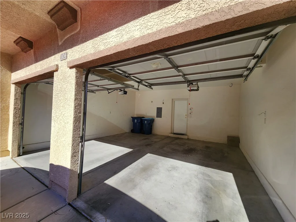 10231 Deerfield Beach, Las Vegas, NV 89129