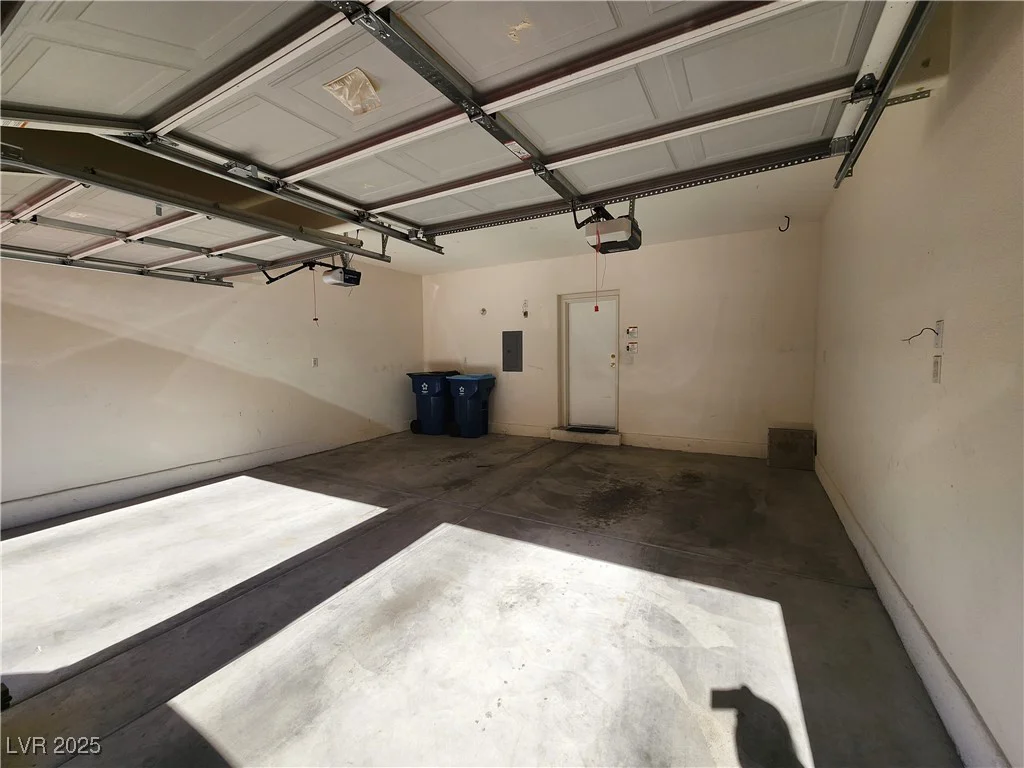 10231 Deerfield Beach, Las Vegas, NV 89129