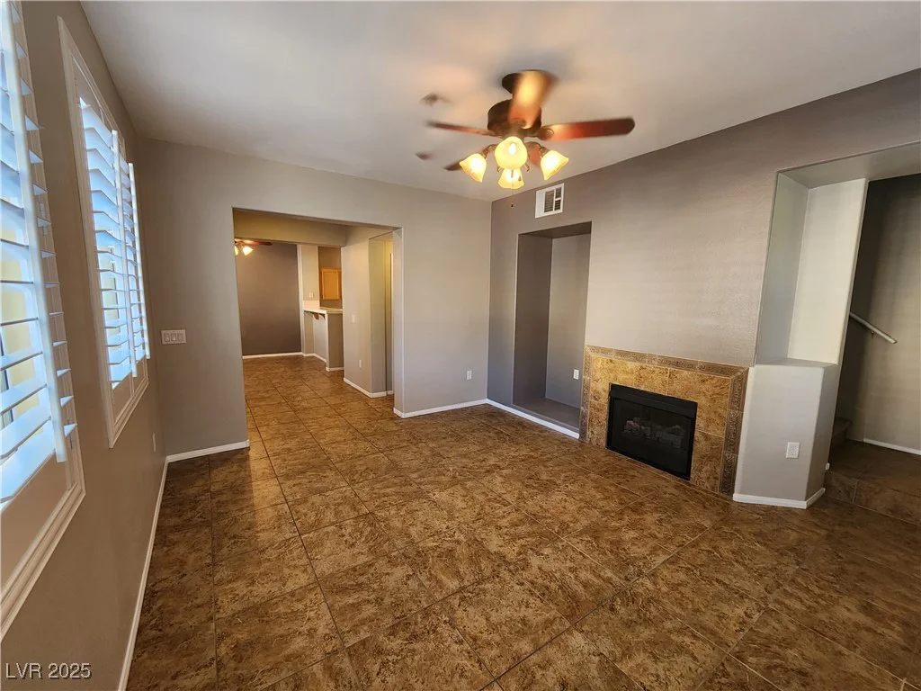 10231 Deerfield Beach, Las Vegas, NV 89129