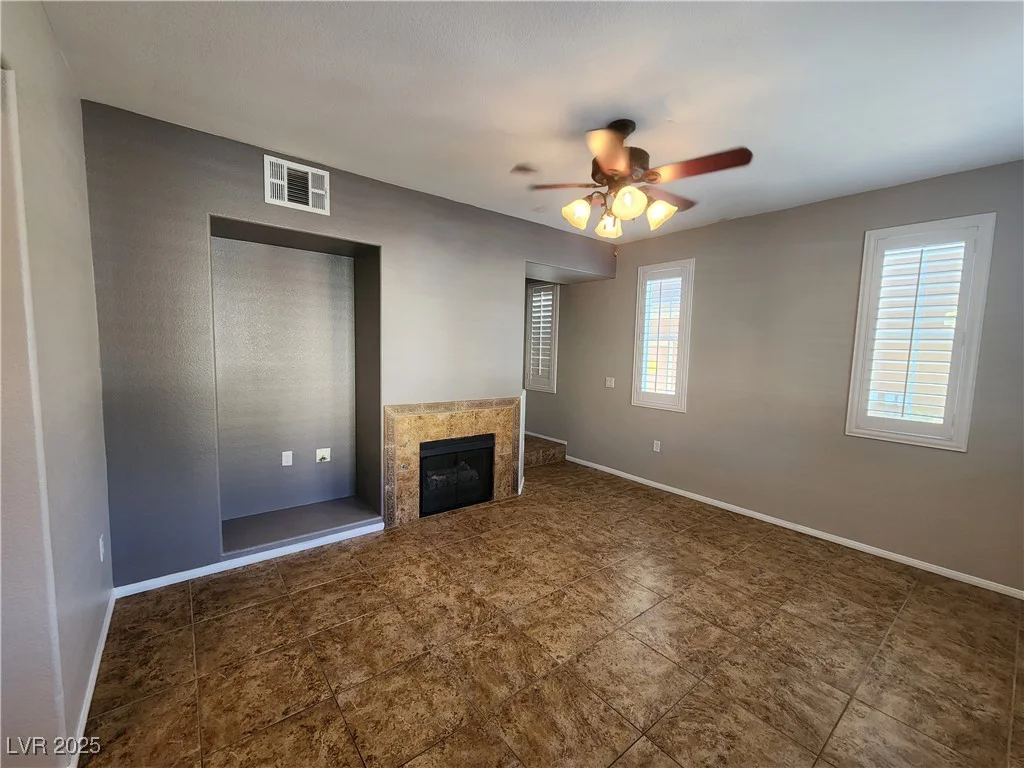 10231 Deerfield Beach, Las Vegas, NV 89129