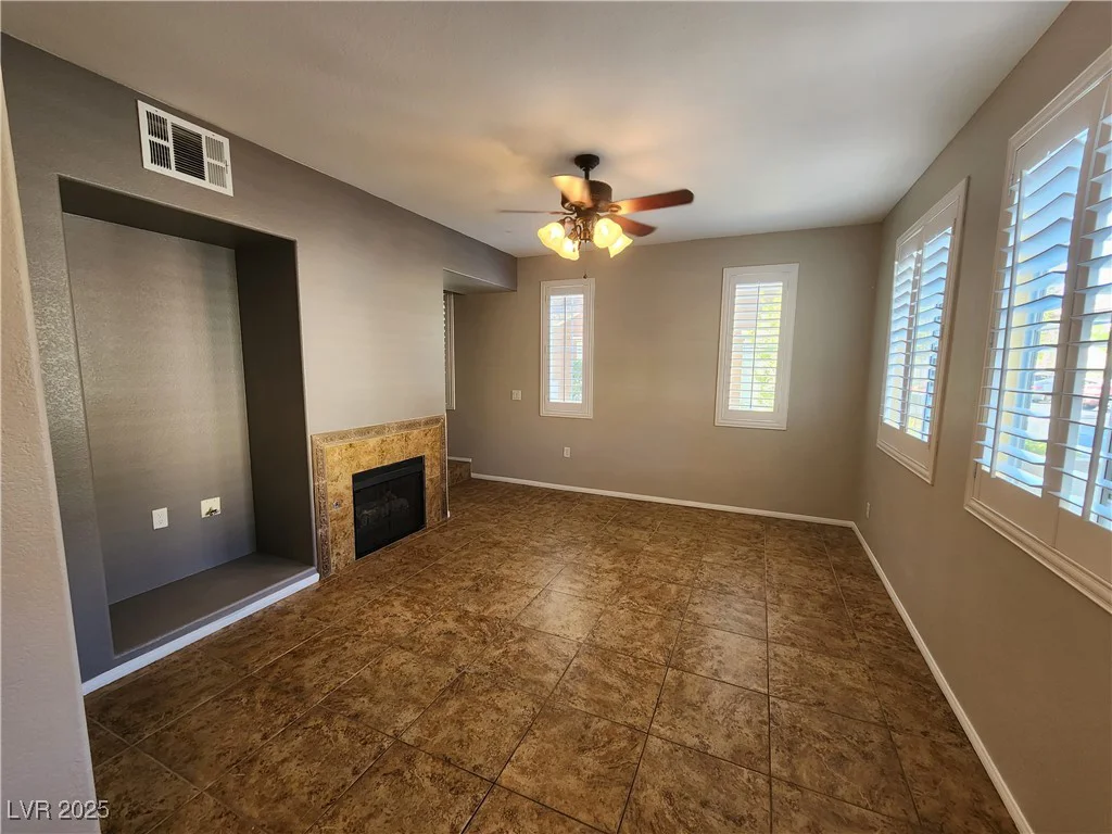 10231 Deerfield Beach, Las Vegas, NV 89129