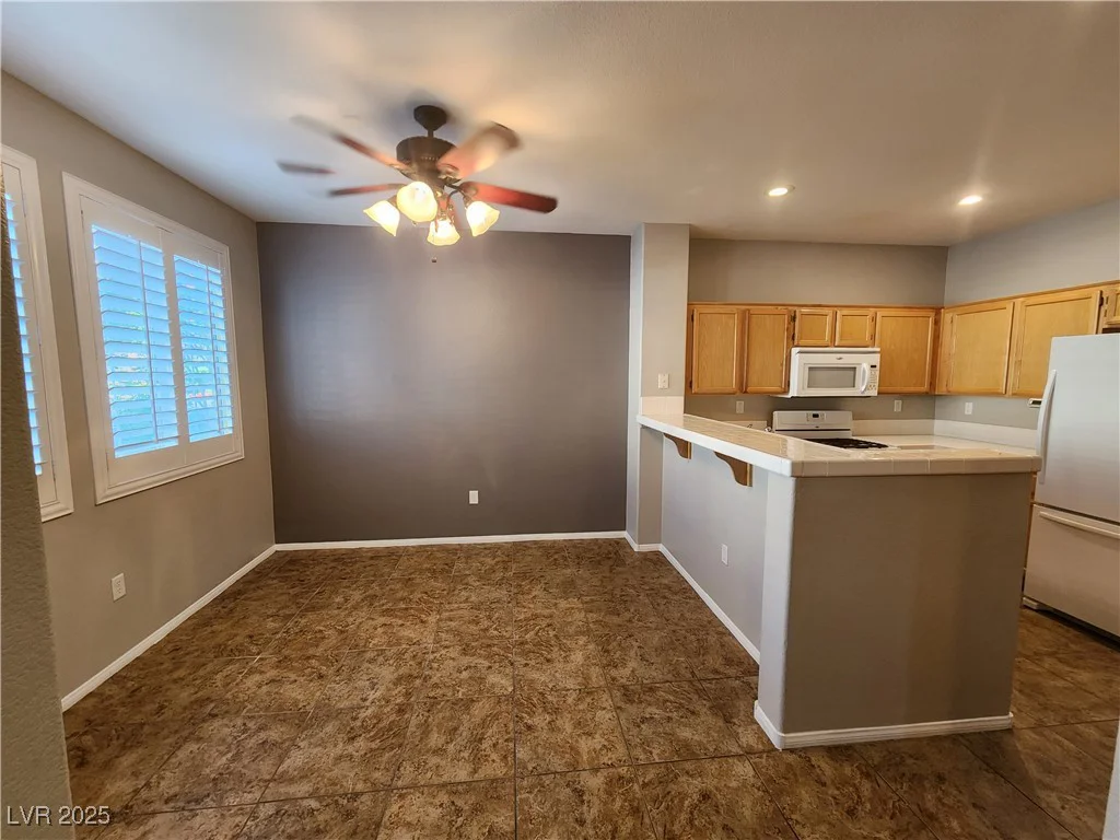 10231 Deerfield Beach, Las Vegas, NV 89129