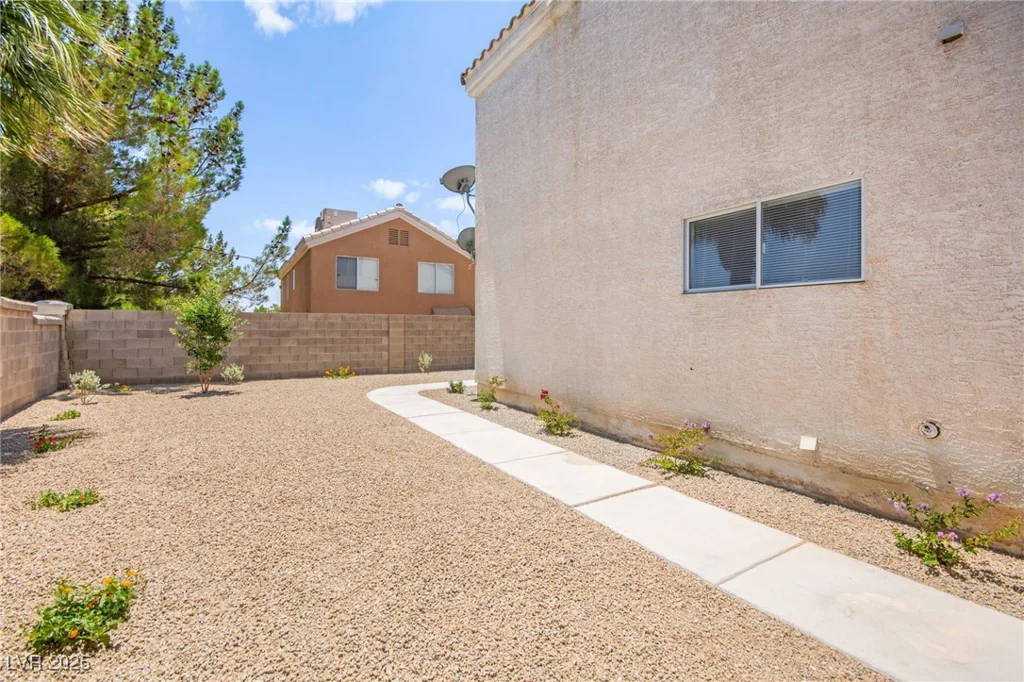 9011 Aldershot, Las Vegas, NV 89147