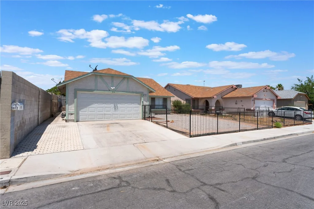 1012 Greystone, Las Vegas, NV 89108