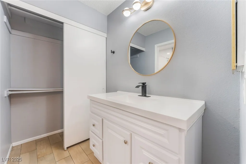 1012 Greystone, Las Vegas, NV 89108