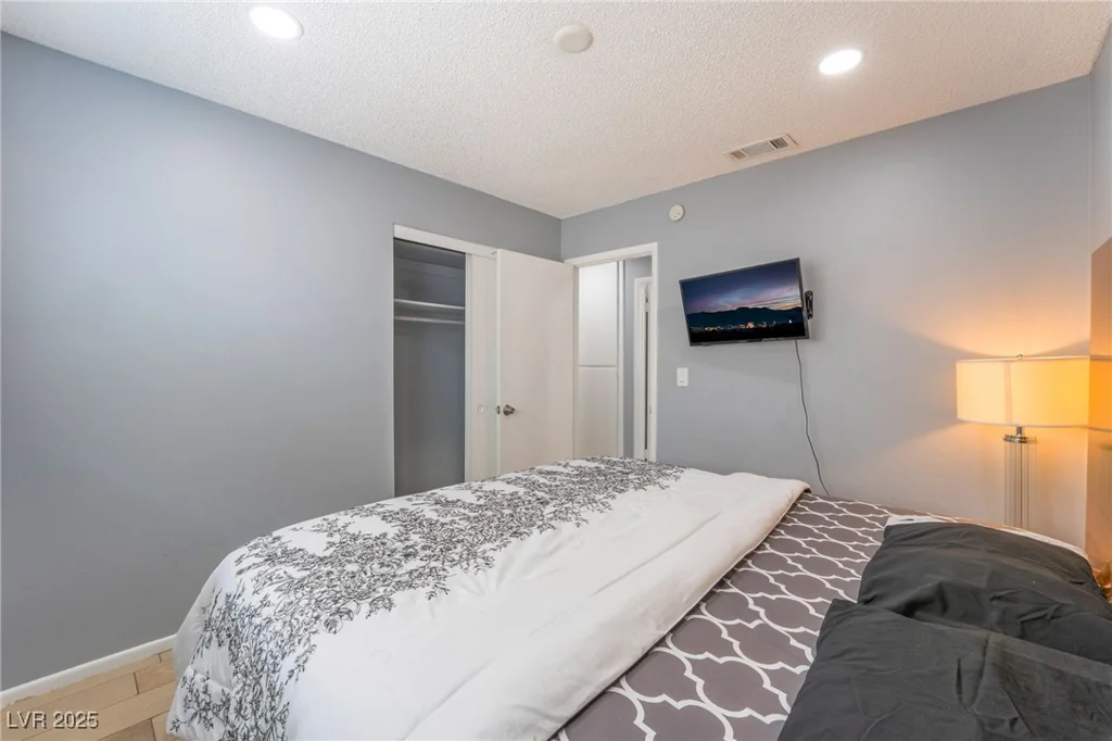 1012 Greystone, Las Vegas, NV 89108