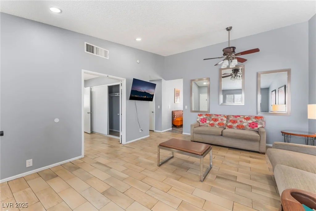 1012 Greystone, Las Vegas, NV 89108