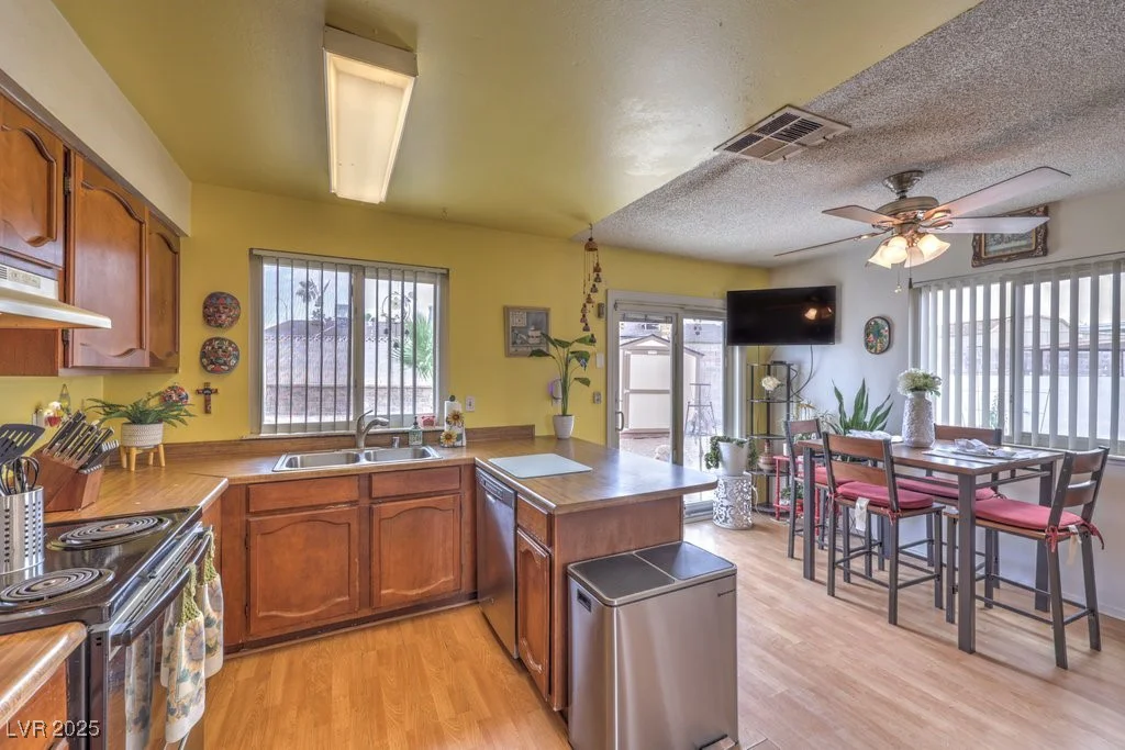 1004 Woodside, Henderson, NV 89015
