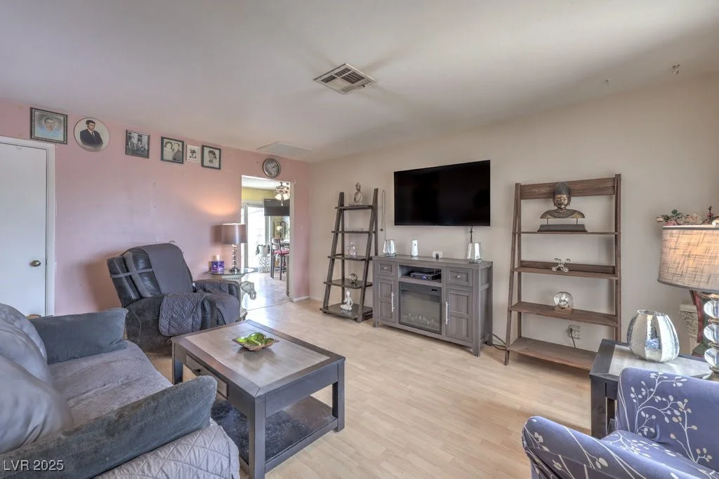 1004 Woodside, Henderson, NV 89015