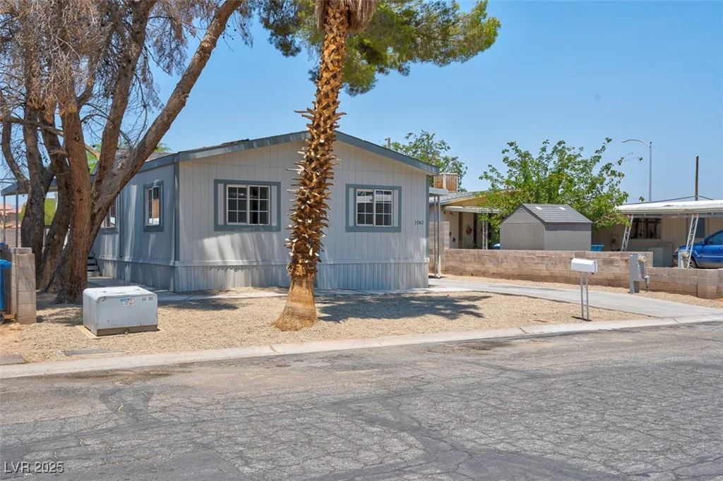 3742 Kolanut, Las Vegas, NV 89115
