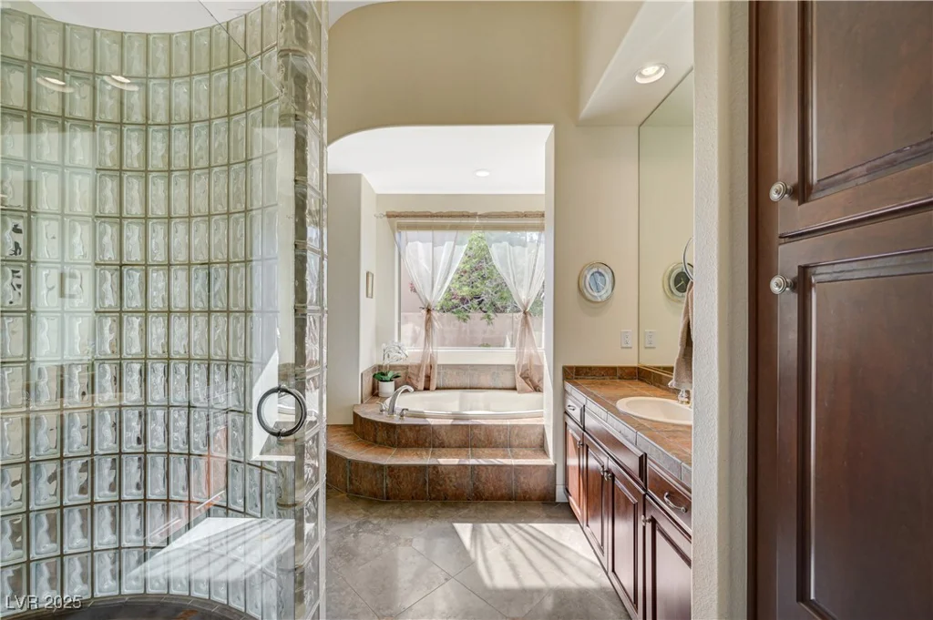 16 Mallard Creek, Henderson, NV 89052