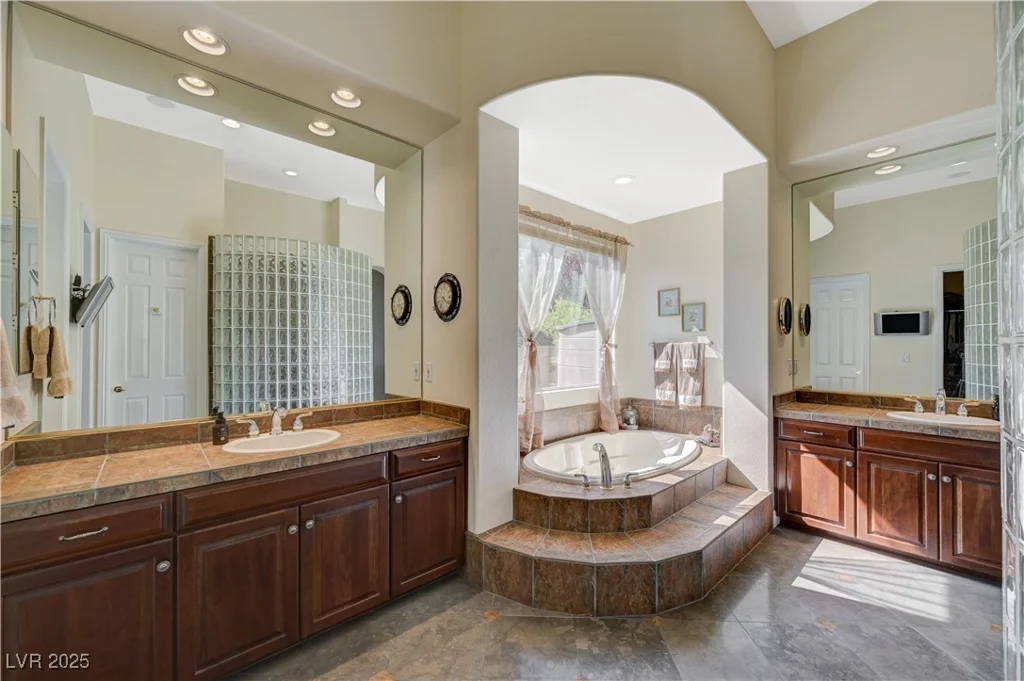 16 Mallard Creek, Henderson, NV 89052