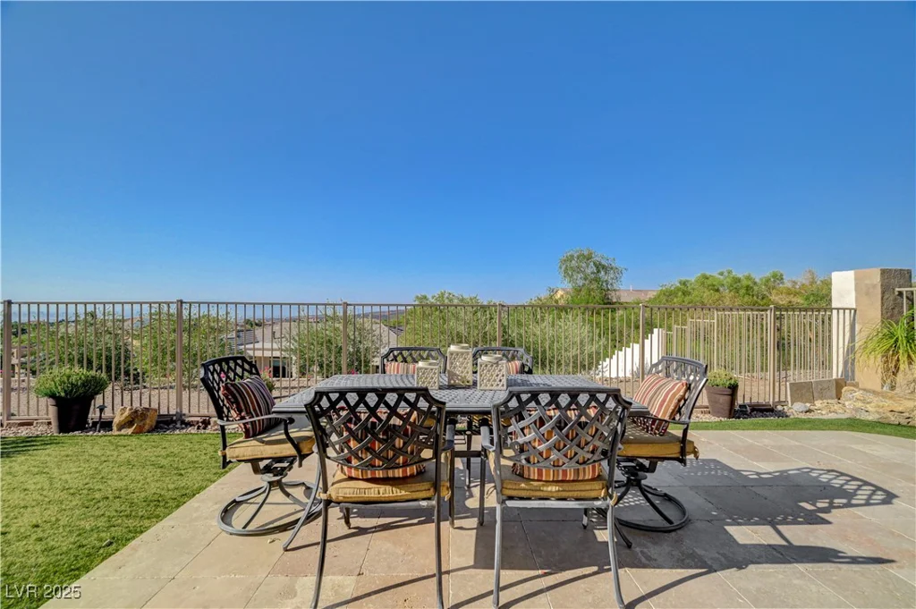 16 Mallard Creek, Henderson, NV 89052