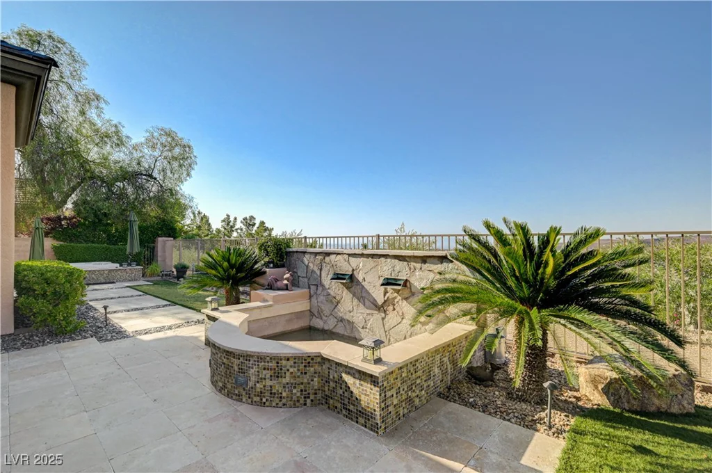 16 Mallard Creek, Henderson, NV 89052