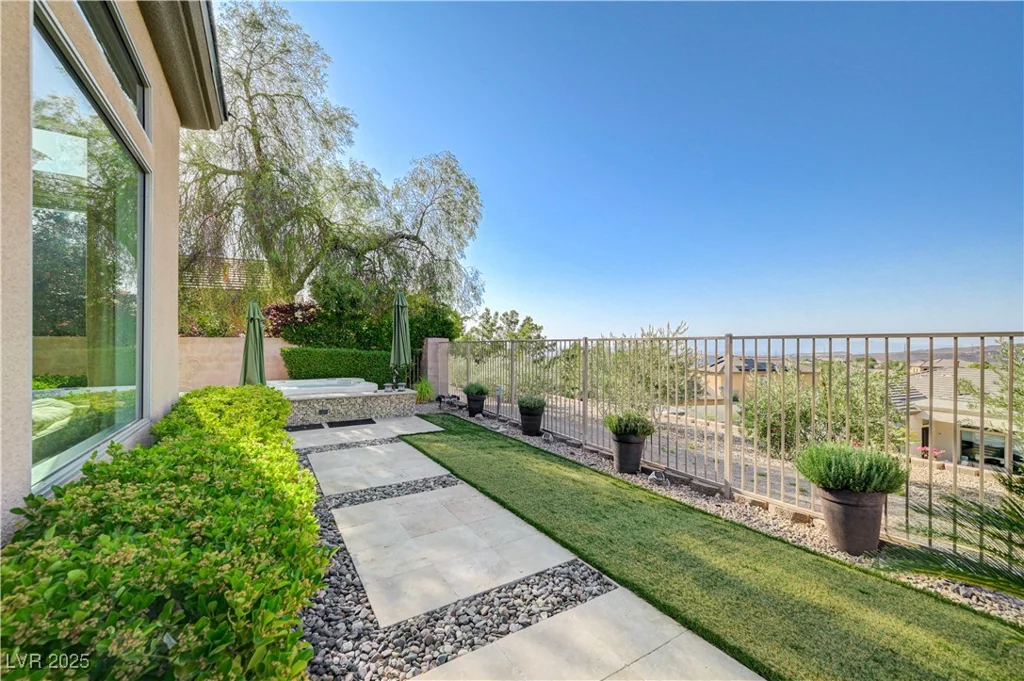 16 Mallard Creek, Henderson, NV 89052