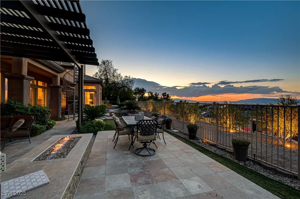 16 Mallard Creek, Henderson, NV 89052