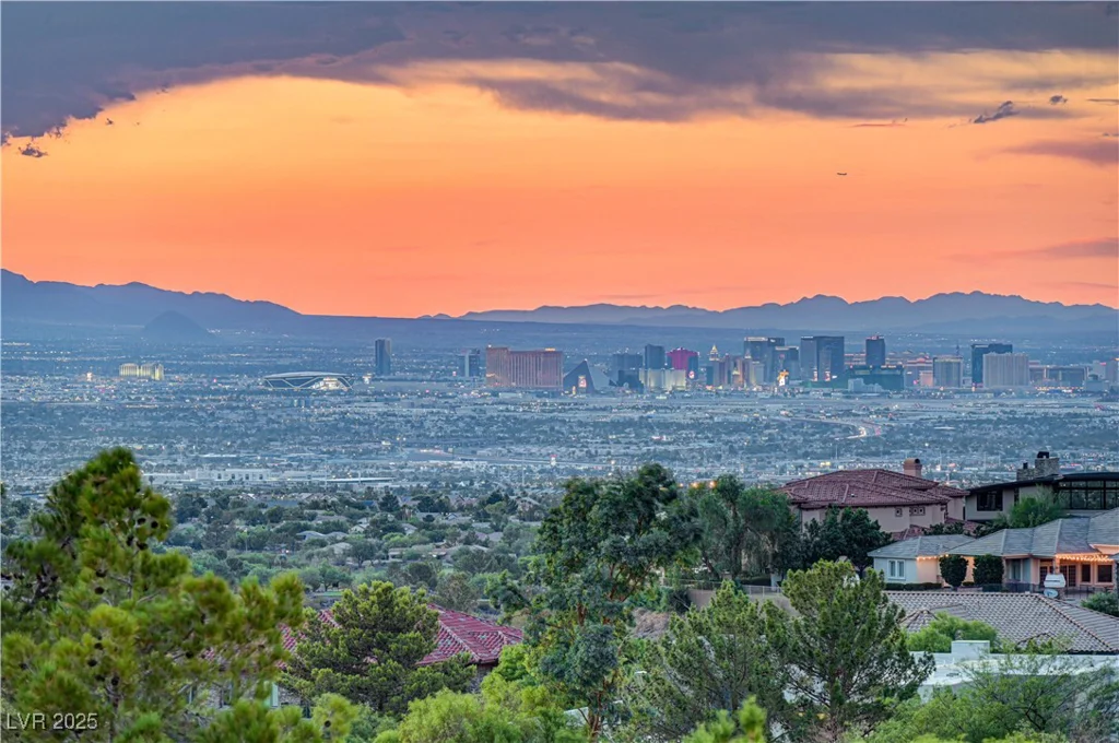 16 Mallard Creek, Henderson, NV 89052