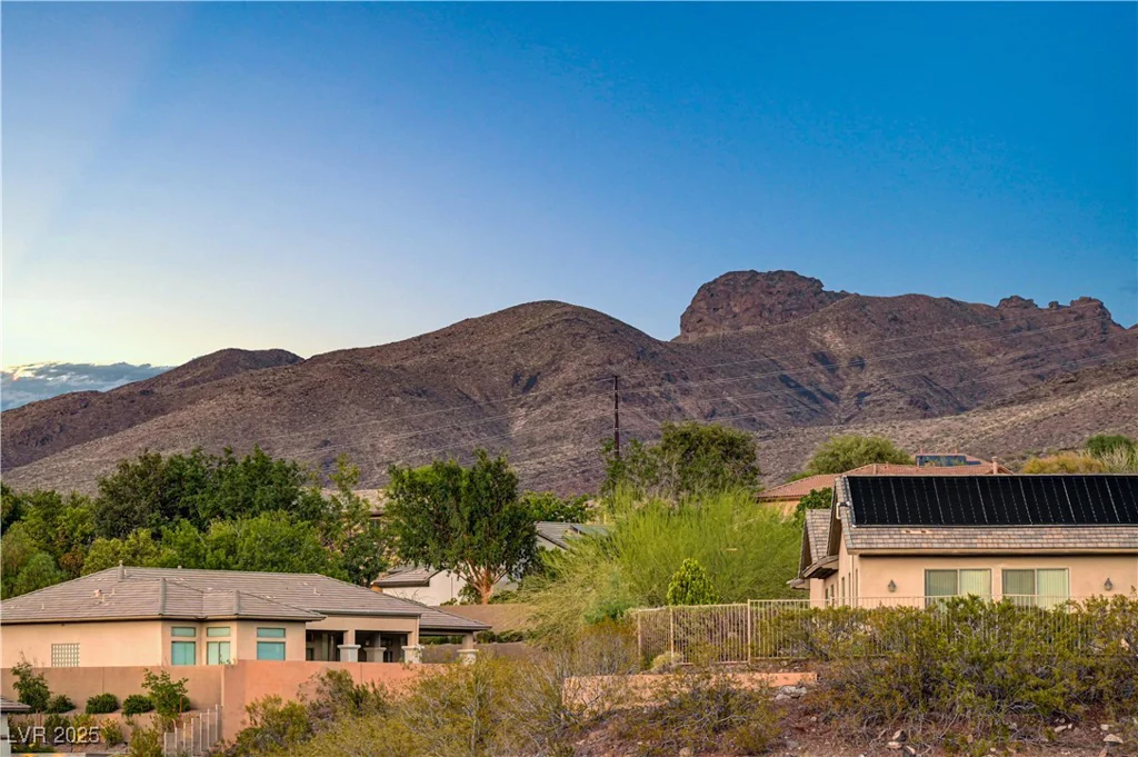 16 Mallard Creek, Henderson, NV 89052
