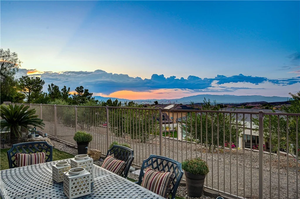 16 Mallard Creek, Henderson, NV 89052