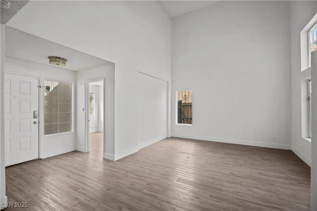 5458 Walton Heath, Las Vegas, NV 89142