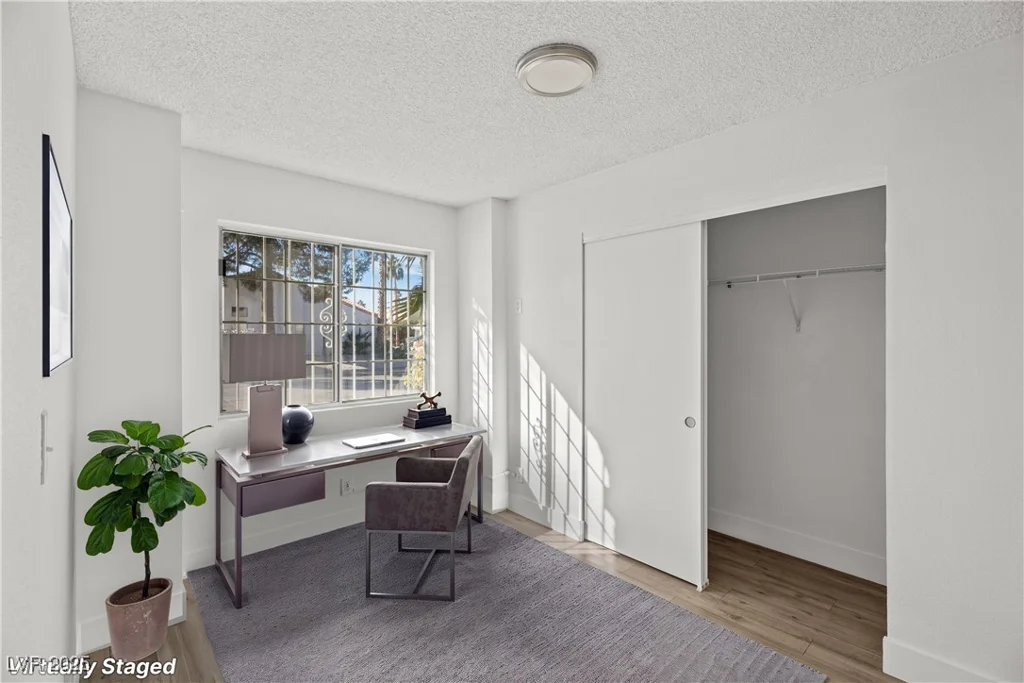 5458 Walton Heath, Las Vegas, NV 89142