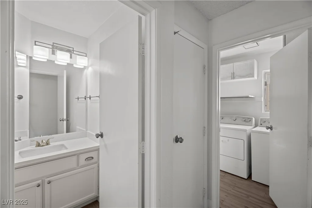 5458 Walton Heath, Las Vegas, NV 89142