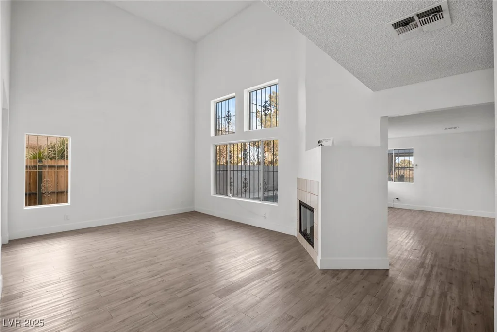 5458 Walton Heath, Las Vegas, NV 89142