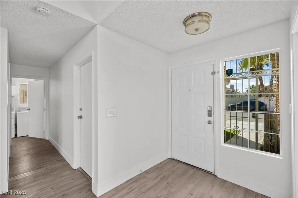 5458 Walton Heath, Las Vegas, NV 89142
