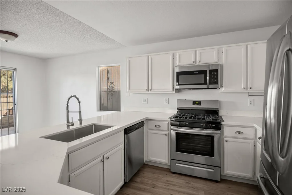 5458 Walton Heath, Las Vegas, NV 89142