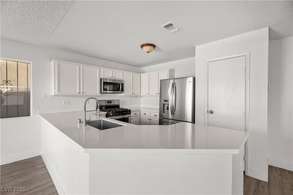 5458 Walton Heath, Las Vegas, NV 89142