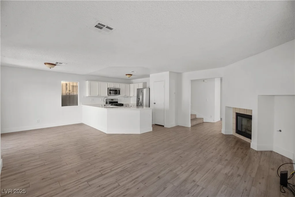5458 Walton Heath, Las Vegas, NV 89142