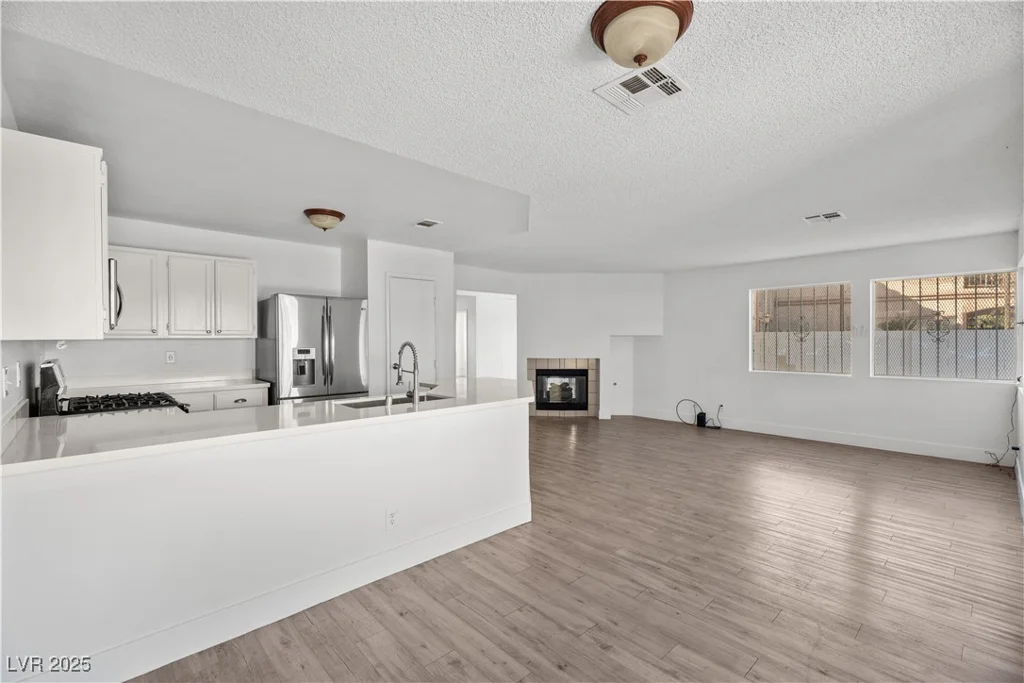 5458 Walton Heath, Las Vegas, NV 89142
