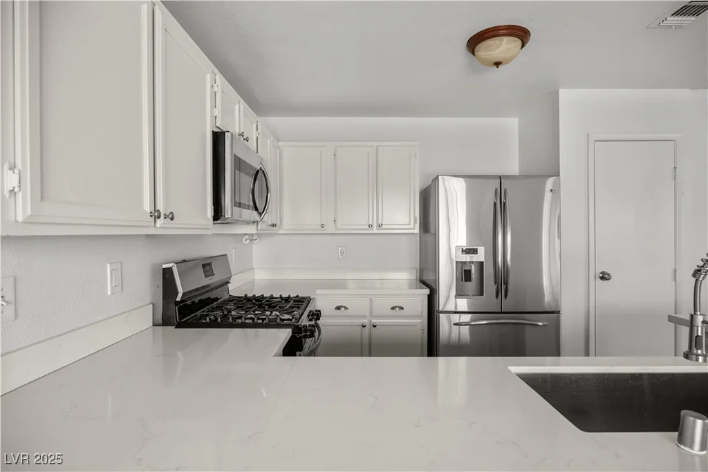 5458 Walton Heath, Las Vegas, NV 89142