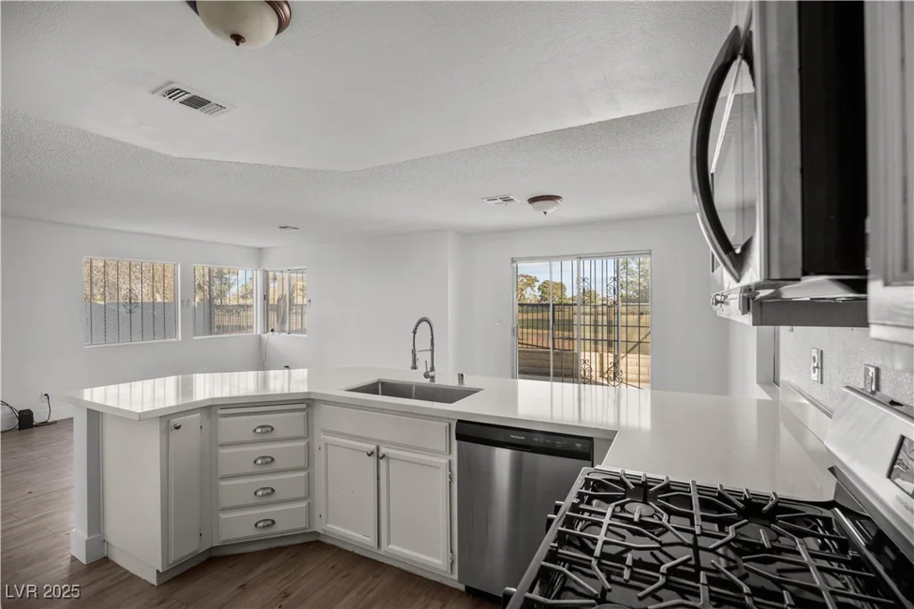 5458 Walton Heath, Las Vegas, NV 89142