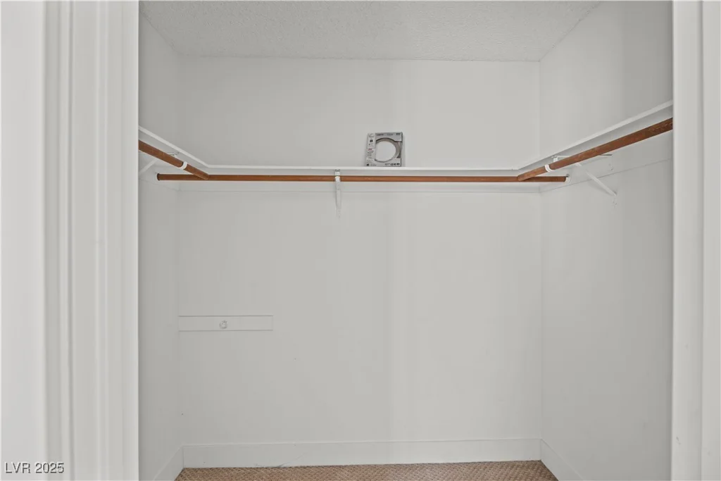 5458 Walton Heath, Las Vegas, NV 89142