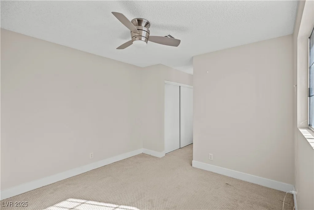 5458 Walton Heath, Las Vegas, NV 89142