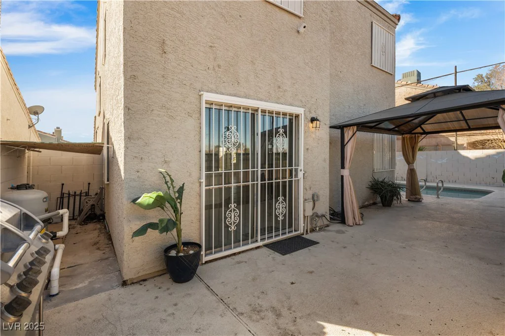 5458 Walton Heath, Las Vegas, NV 89142
