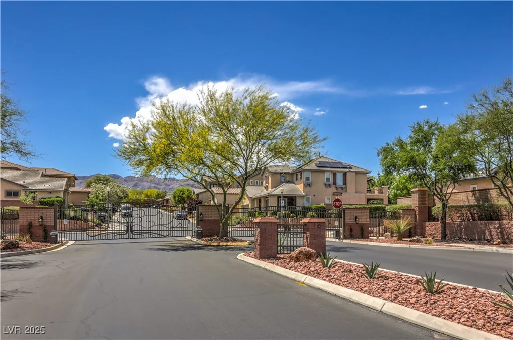 10319 Larkmead, Las Vegas, NV 89149
