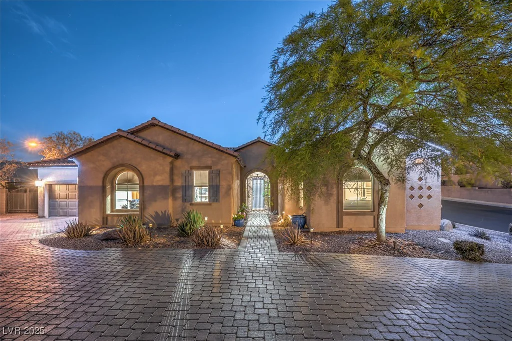 10319 Larkmead, Las Vegas, NV 89149