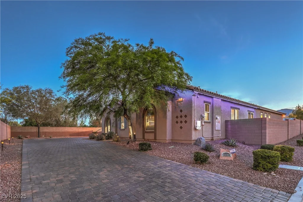10319 Larkmead, Las Vegas, NV 89149