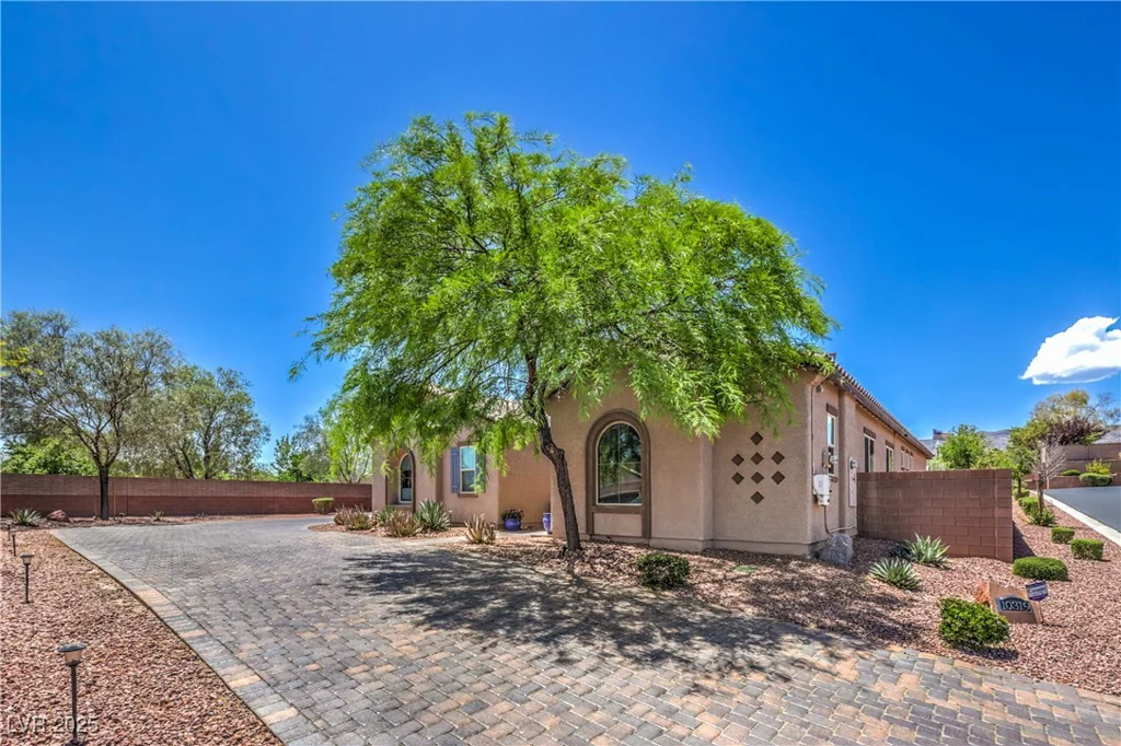 10319 Larkmead, Las Vegas, NV 89149