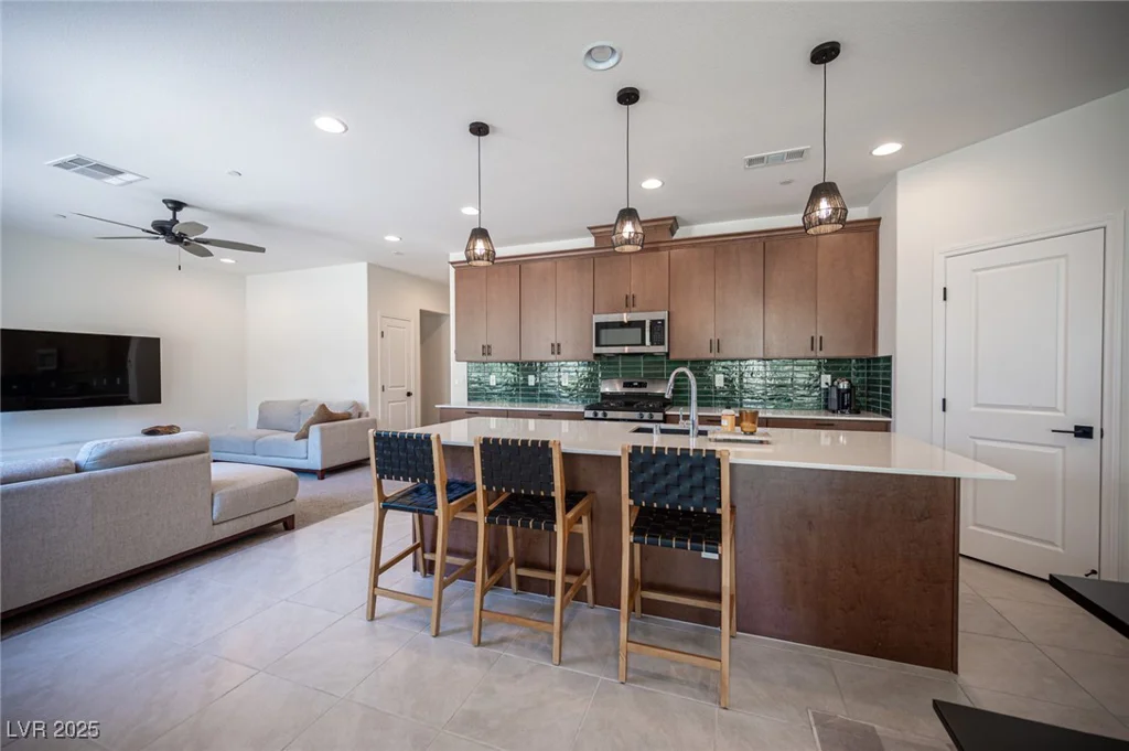 9451 Lunar Ray, Las Vegas, NV 89143