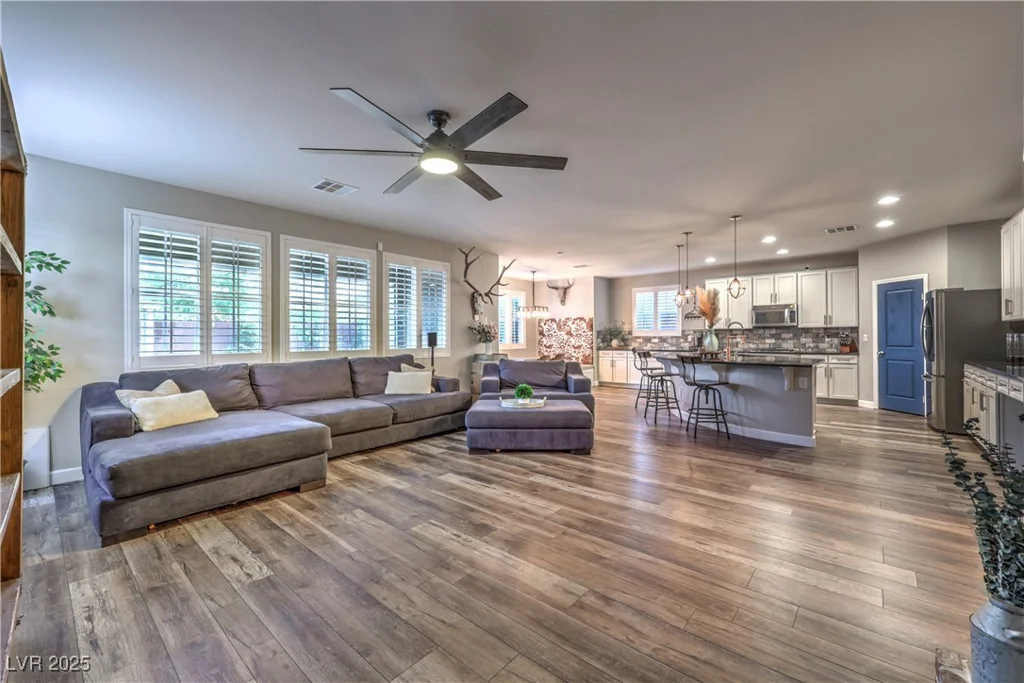 10243 Aragon Crown, Las Vegas, NV 89135