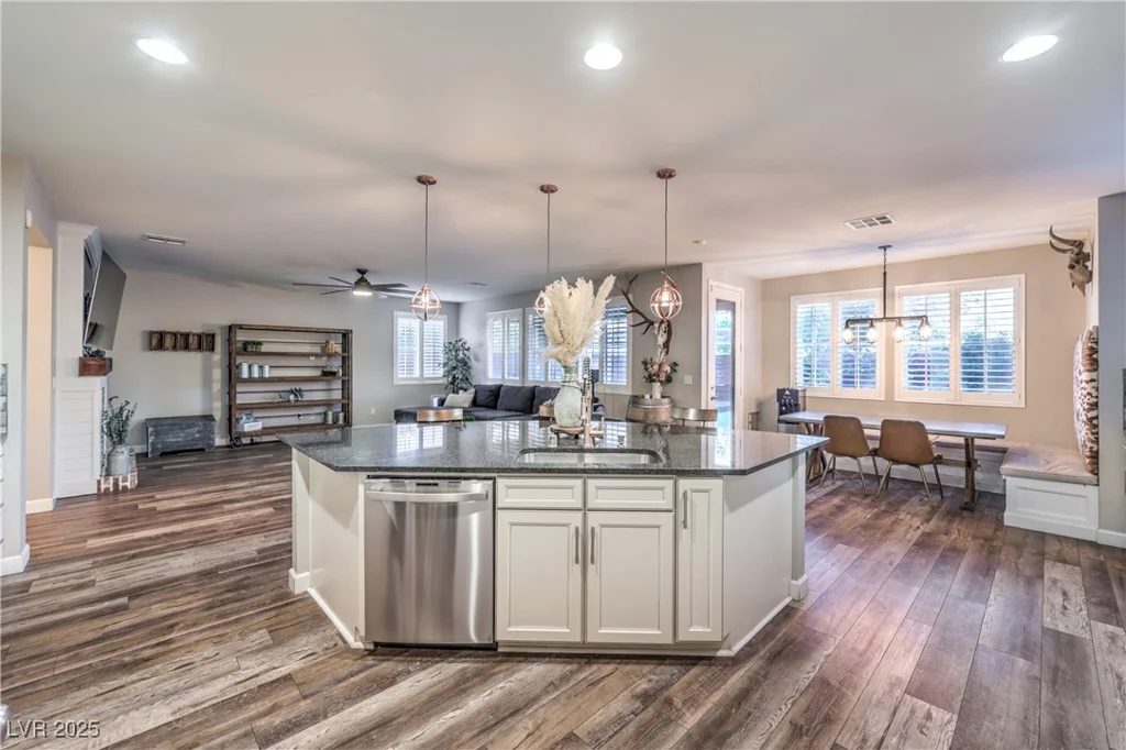 10243 Aragon Crown, Las Vegas, NV 89135