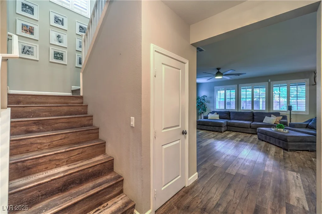 10243 Aragon Crown, Las Vegas, NV 89135