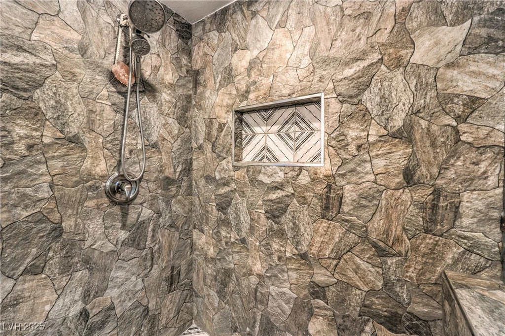 10243 Aragon Crown, Las Vegas, NV 89135