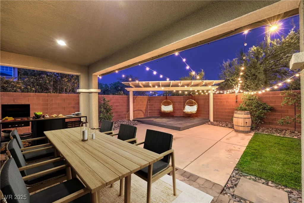 10243 Aragon Crown, Las Vegas, NV 89135