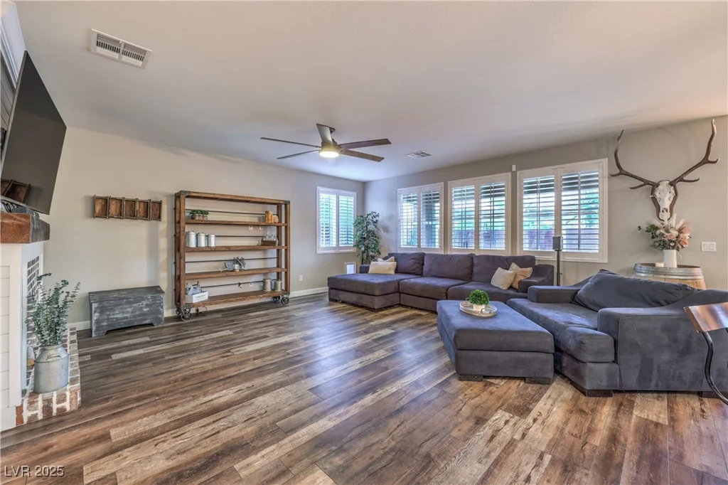 10243 Aragon Crown, Las Vegas, NV 89135